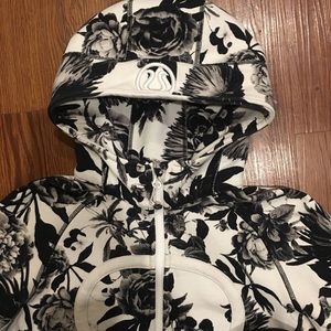 LULULEMON ZIP UP HOODIE SWEATSHIRT